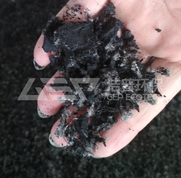 廢舊汽車輪胎破碎機磨粉