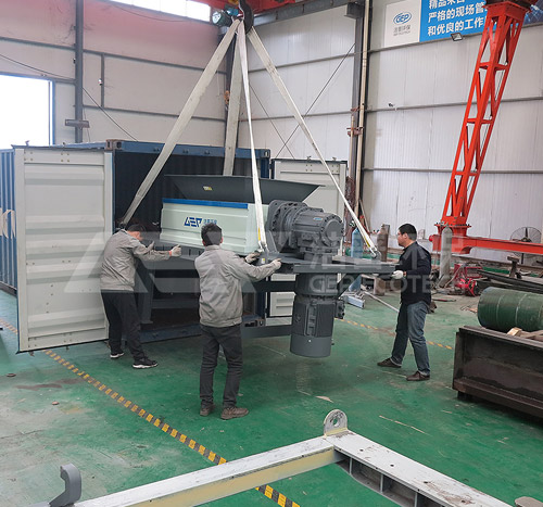 智能化城市生活垃圾破碎機發貨現場