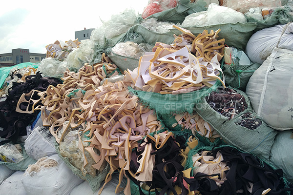 皮革廠邊角料破碎機性能怎么樣？處理皮革布料不再是難題