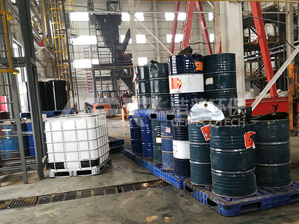 工業危廢破碎機設備，為危廢破碎系統配置液壓系統