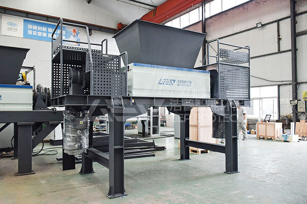 撕碎機哪個廠家的好?大型撕碎機生產廠家