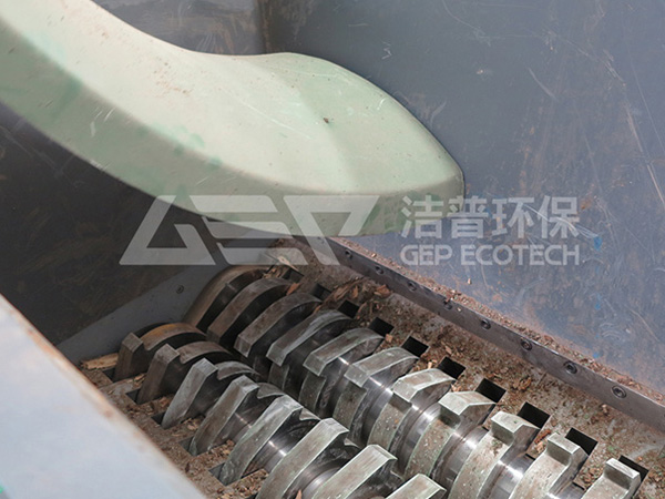 玻璃鋼廢料怎么處理?玻璃鋼廢料破碎處理設(shè)備