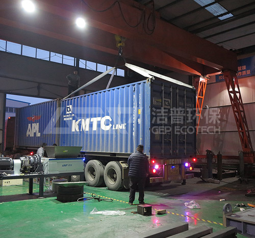 智能化城市生活垃圾破碎機發貨現場