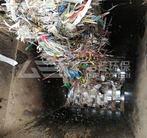 紙廠絞繩垃圾破碎機_紙廠廢料粉碎機生產線現場