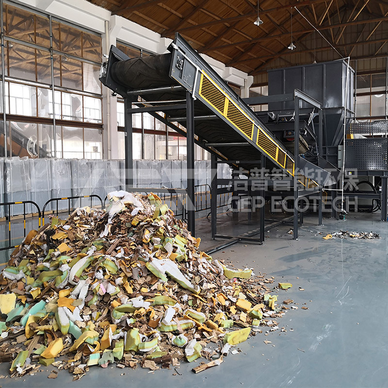 潔普雙軸撕碎機(jī)出料