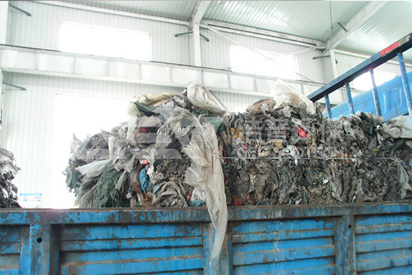 智能塑料薄膜破碎機生產線,塑料洗清造粒處理系統現場