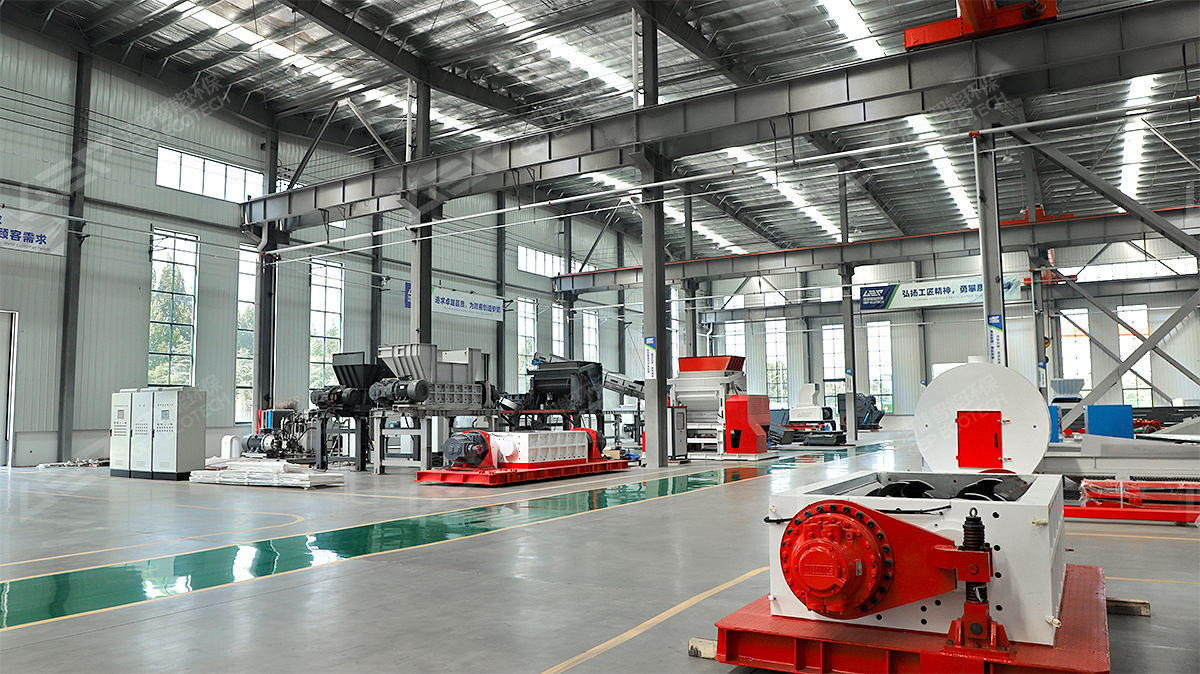 潔普撕碎機(jī)車間實(shí)力